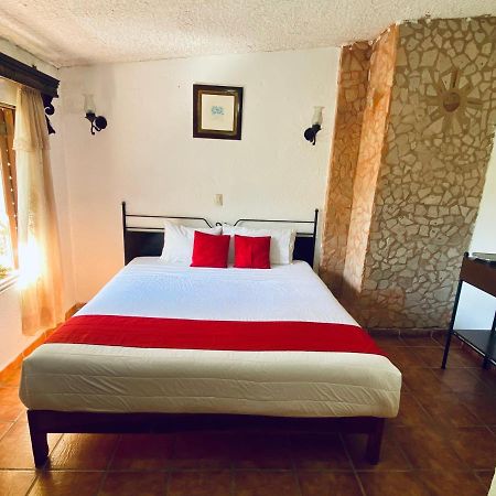 Hotel De Cervantes San Sebastian del Oeste Luaran gambar